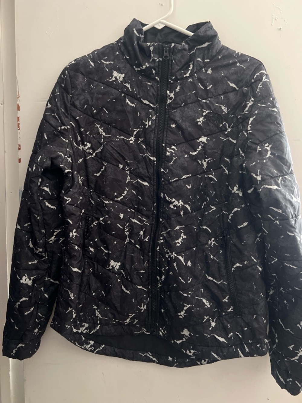 The North Face Women’s Black & White Quilted Zip Jacket Large